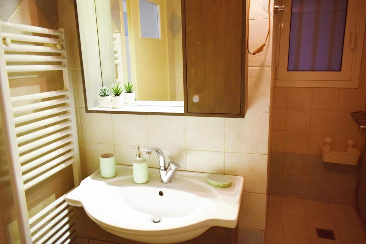 Stylish Apt In The Historic Heart Of The City Athen Exterior foto